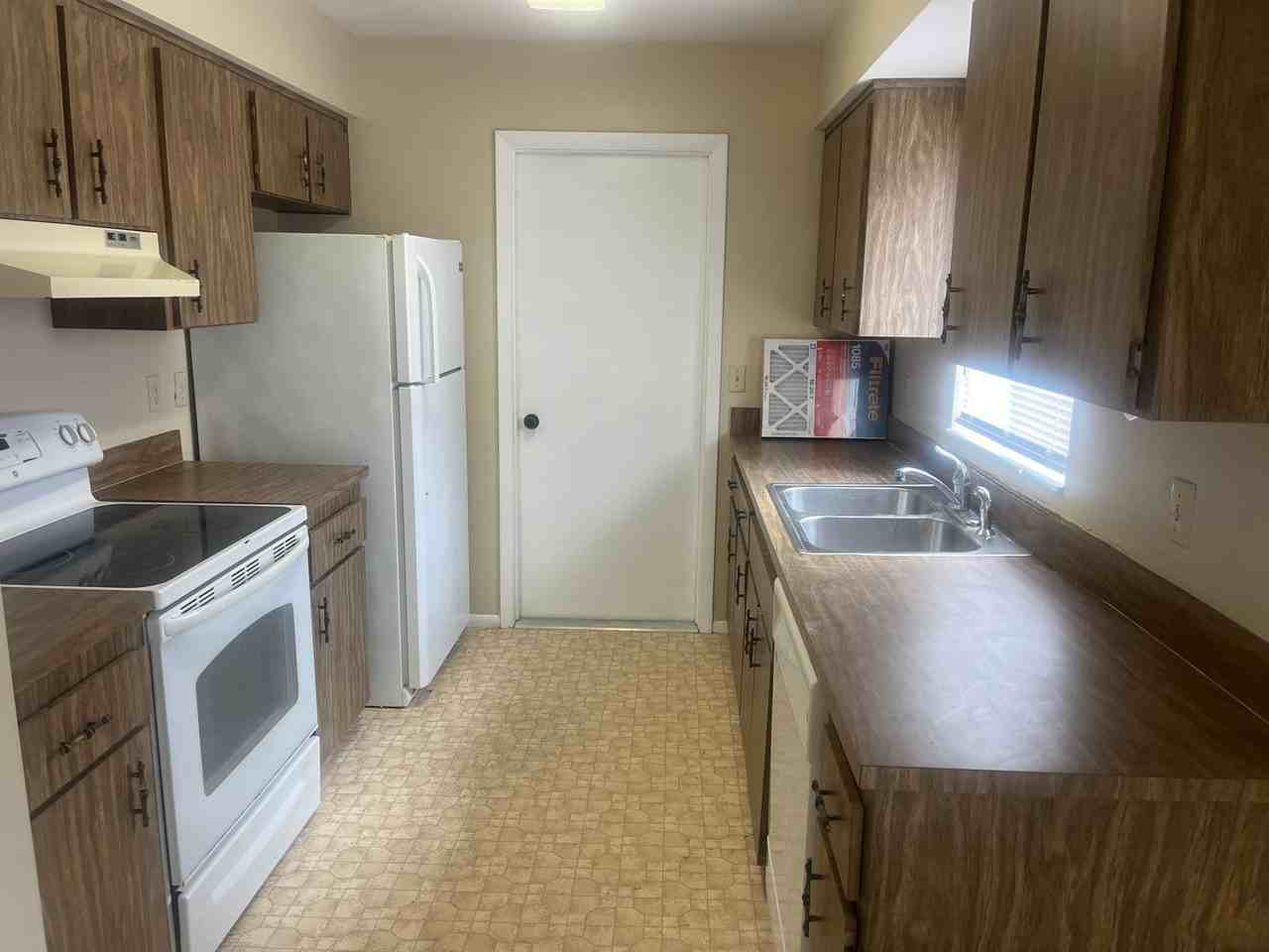 351 Hidden Lake Dr - Photo 3 of 13