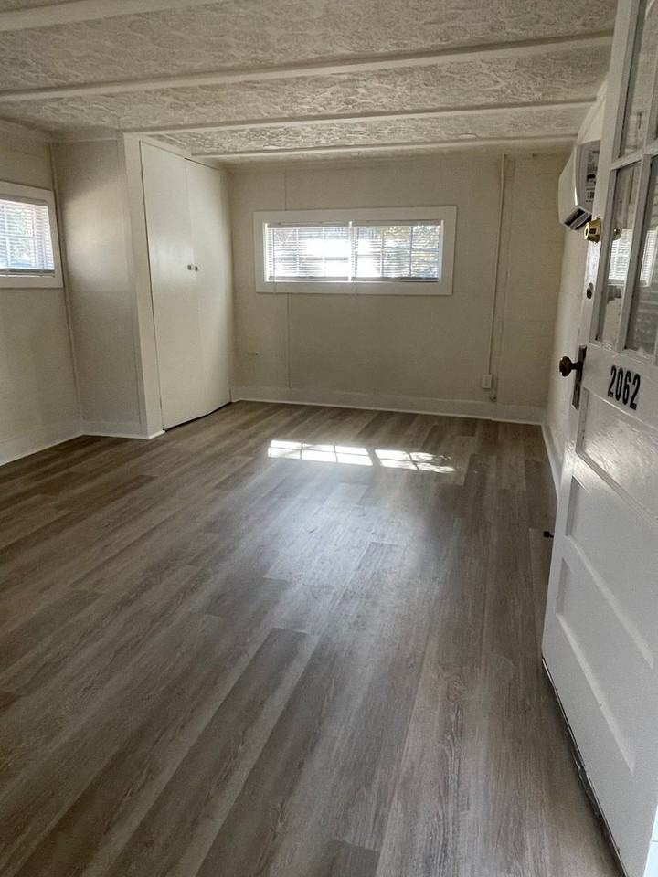 2062 Prince Ave - Photo 5 of 19