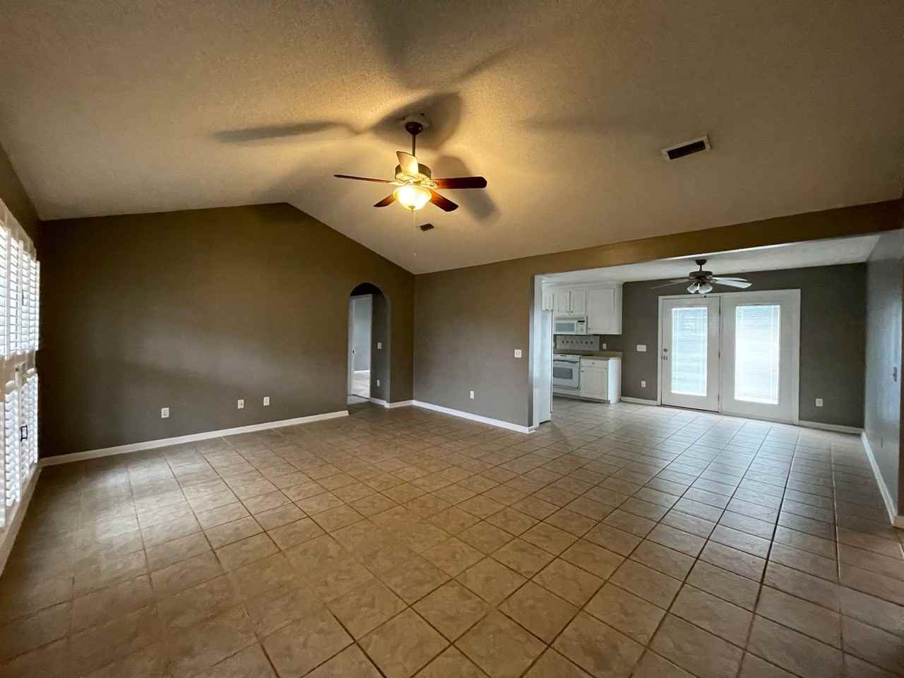 105 County Road 740 - Photo 4 of 36