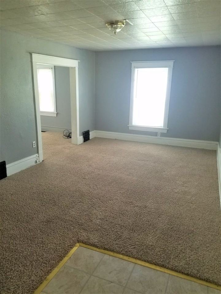 632 Cottage St - Photo 3 of 11