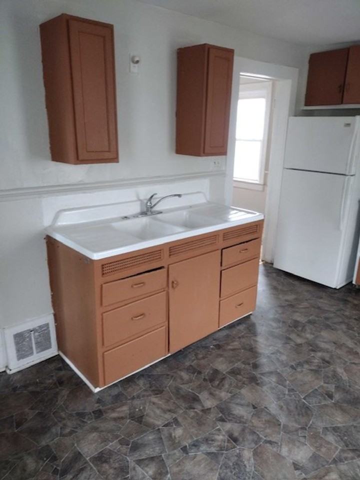 1110 59th St - Photo 3 of 17