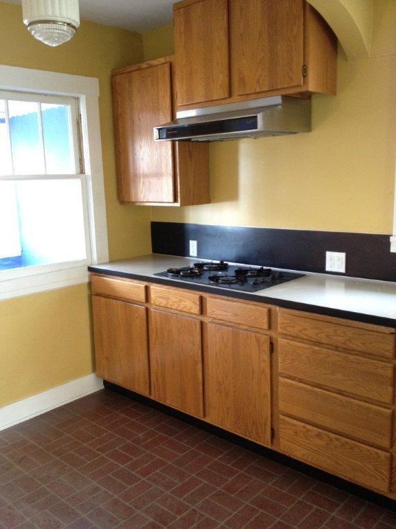 1107 E 11th St - Photo 2 of 11