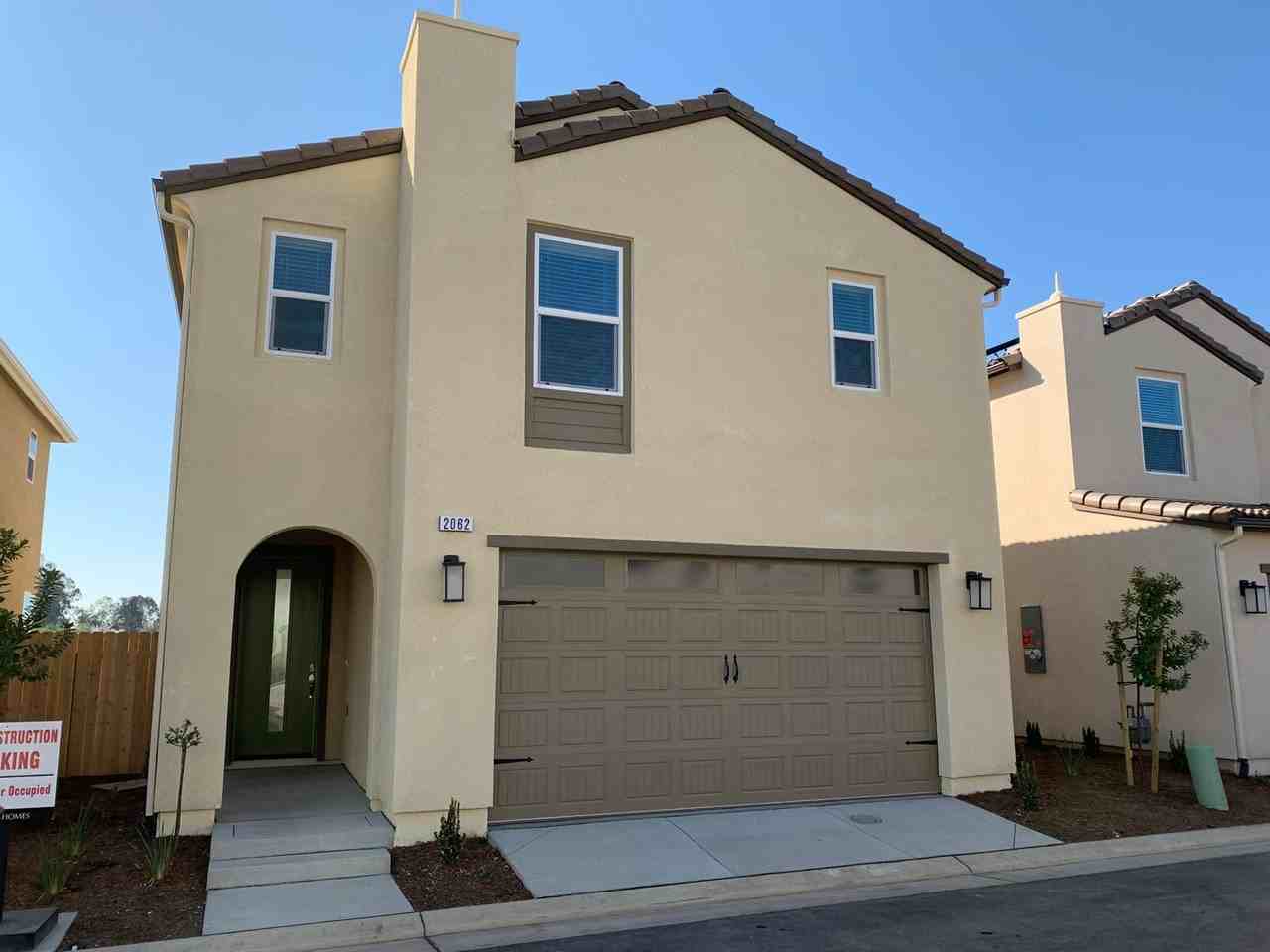 2062 N Perry Ln - Photo 2 of 19