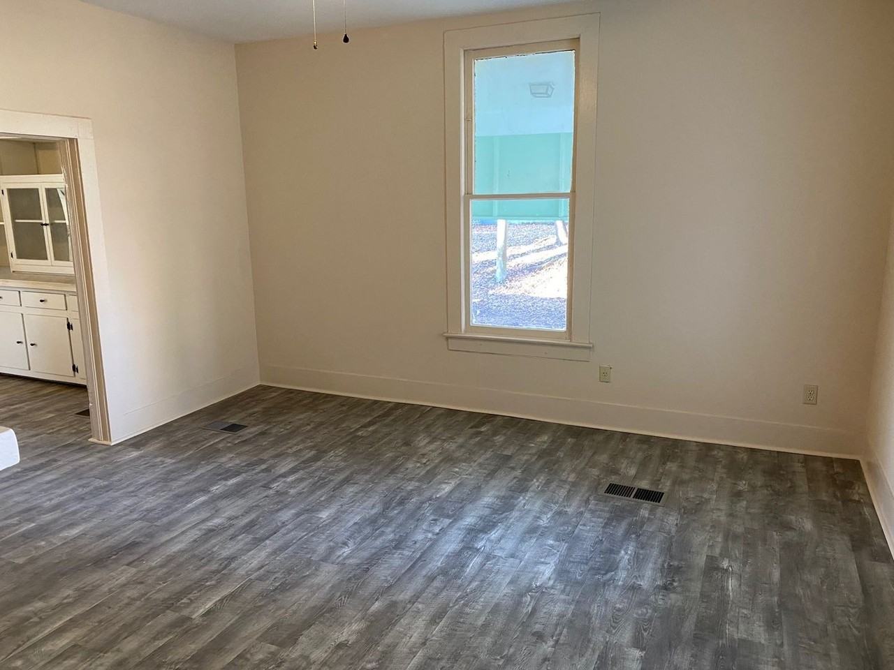 310 Wood St - Photo 4 of 10