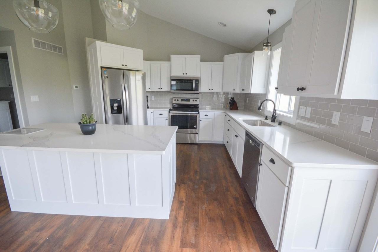 3548 Bridgeview Dr Se - Photo 5 of 22
