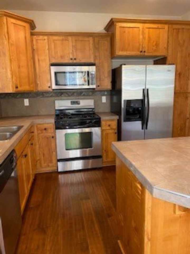 1090 Sw 162nd Ave - Photo 2 of 16