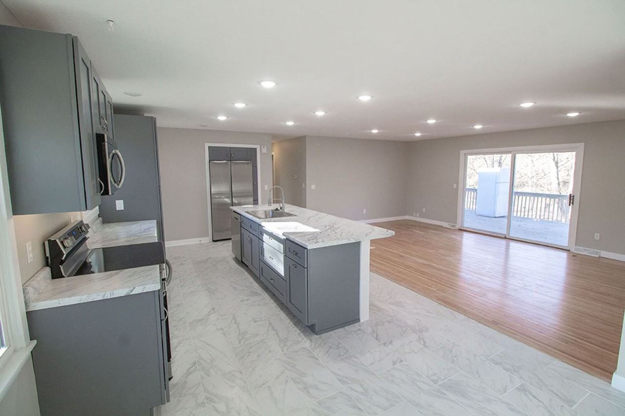 715 Bluff Dale Dr - Photo 5 of 32