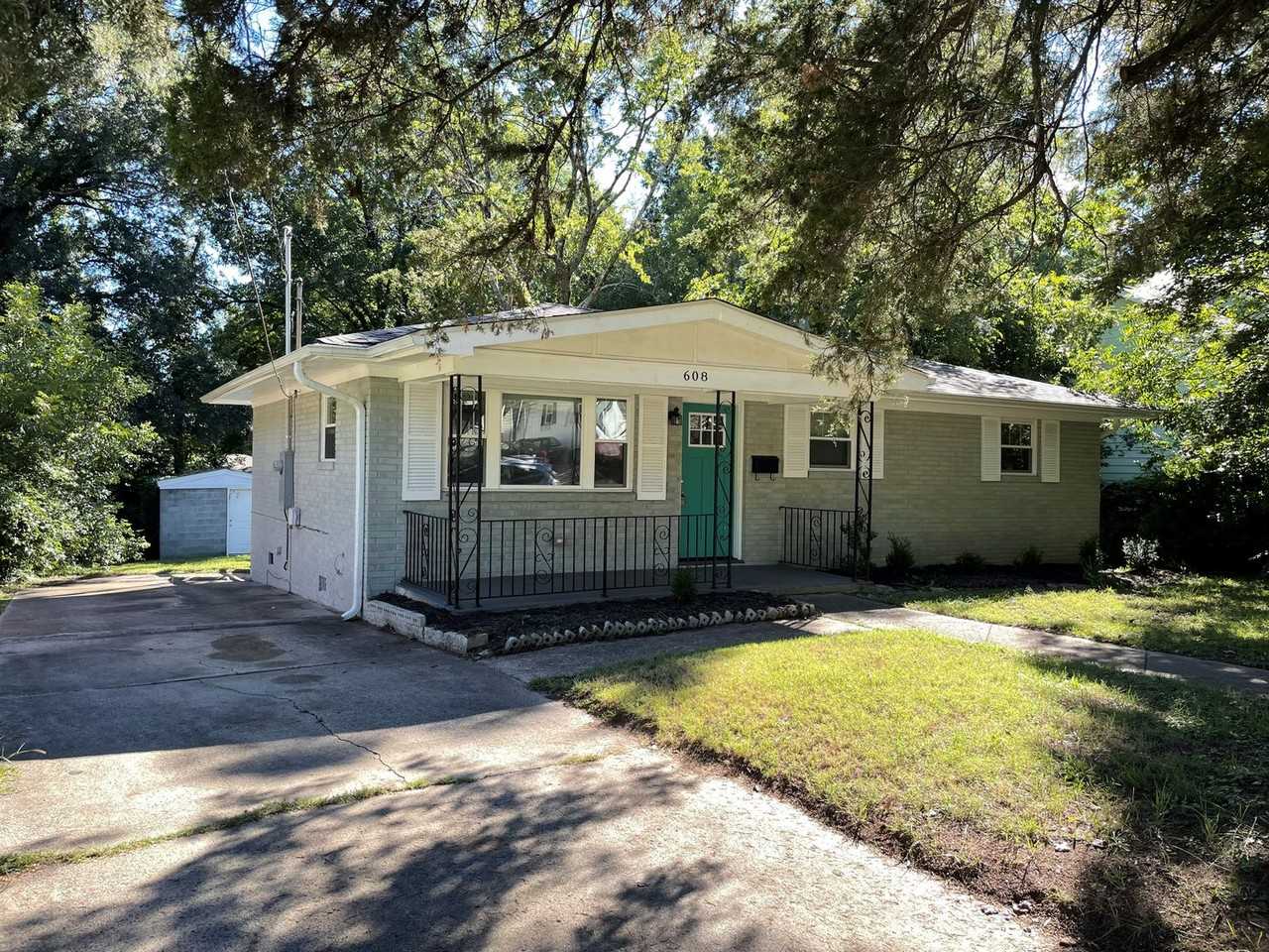 608 Burlington Ave - Photo 2 of 15