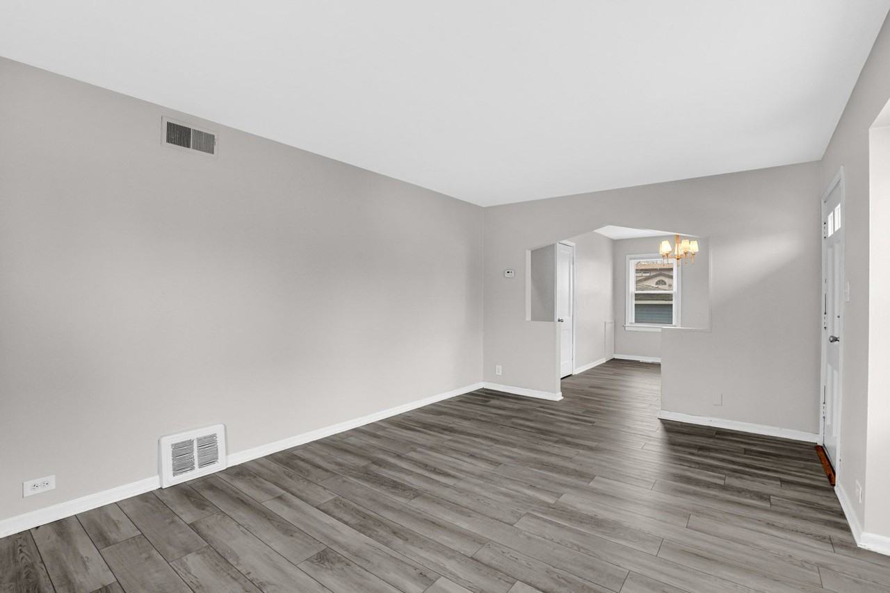 17622 Community St - Photo 6 of 18