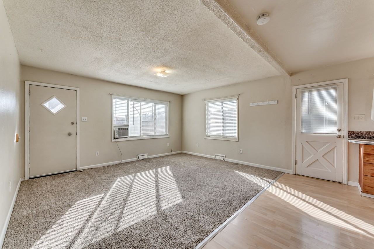 1459 G St - Photo 2 of 11