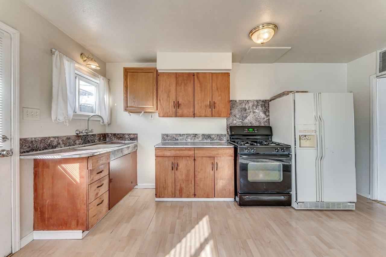 1459 G St - Photo 4 of 11