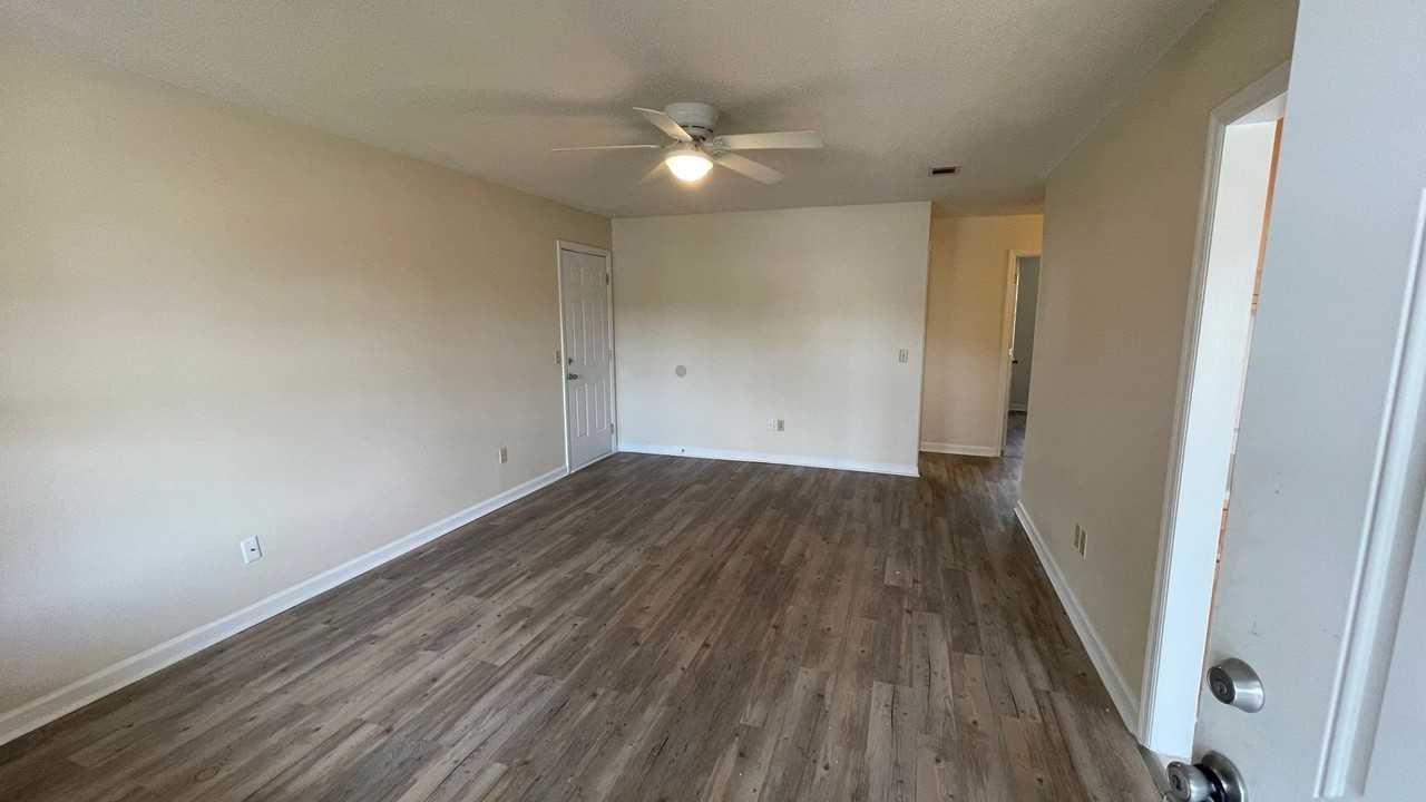 1234 Riyadh Rd - Photo 2 of 18