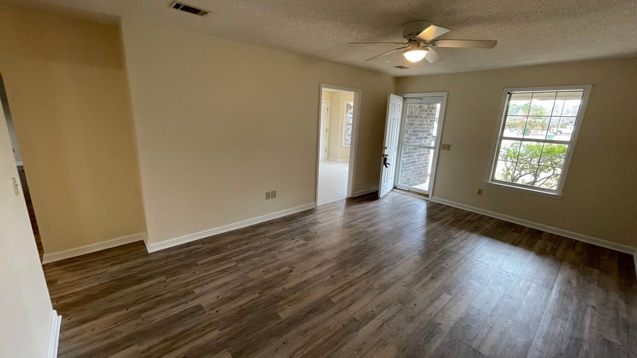 1234 Riyadh Rd - Photo 3 of 18