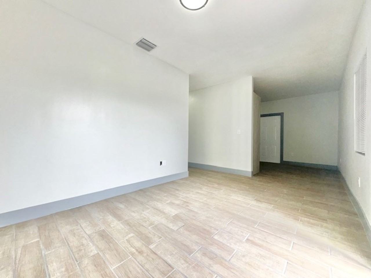 845 Nw 12th St - Photo 2 of 9