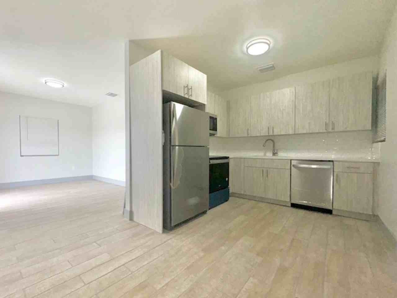 845 Nw 12th St - Photo 3 of 9