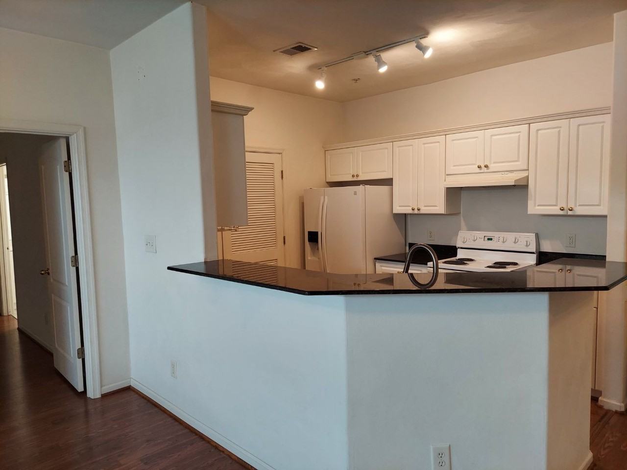 1061 Grand Oak Ln - Photo 5 of 13