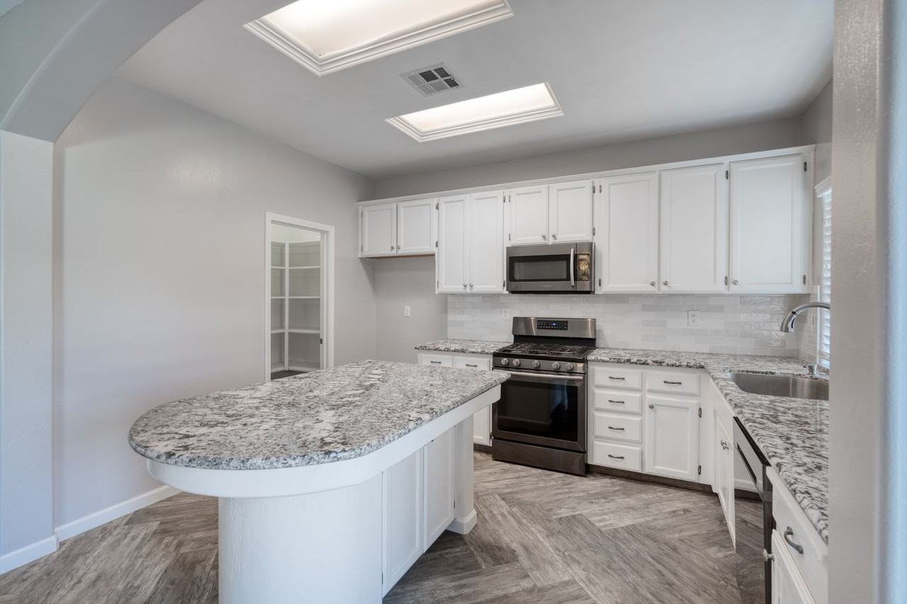 5216 Vista Del Mar Ave - Photo 2 of 45