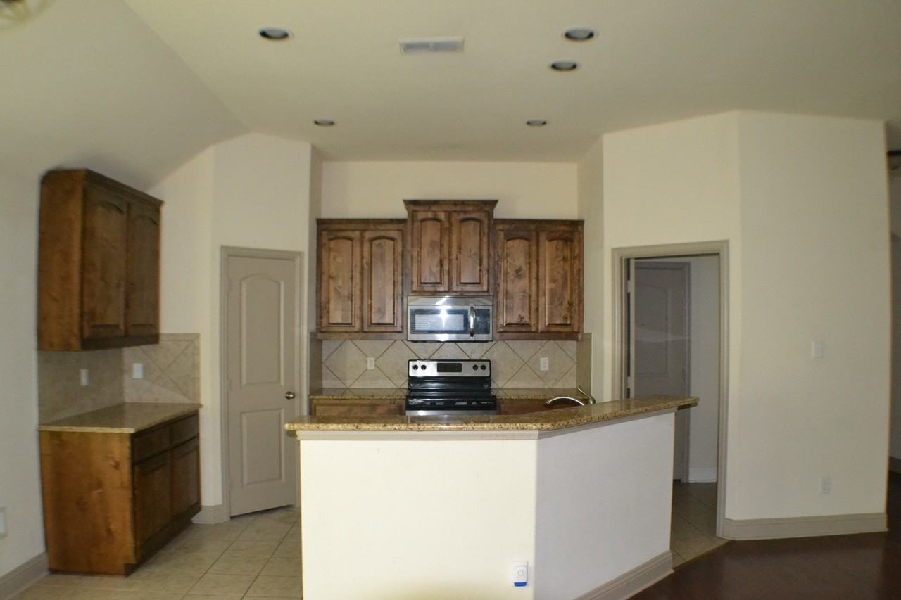 4036 Eric Dr - Photo 2 of 13