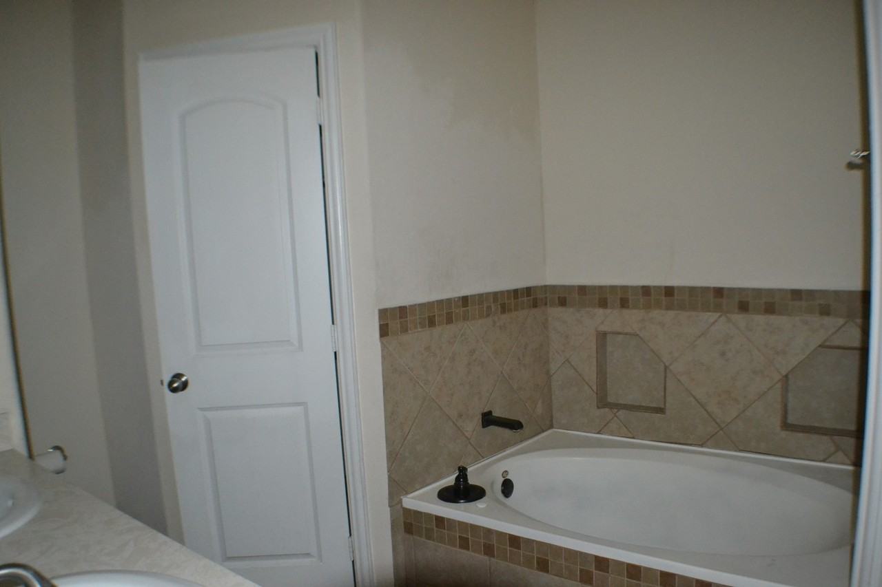 4036 Eric Dr - Photo 5 of 13