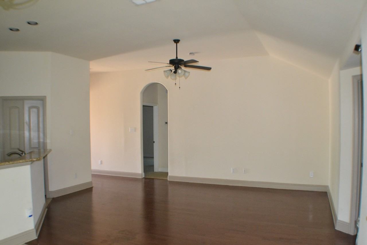 4036 Eric Dr - Photo 6 of 13