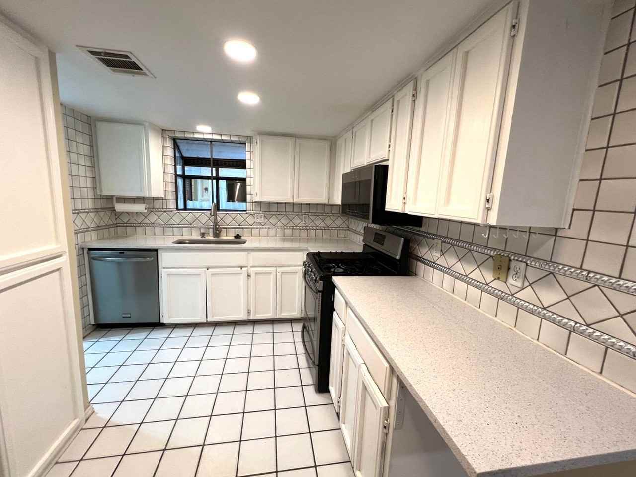 8423 Timber Bridge St - Photo 5 of 15