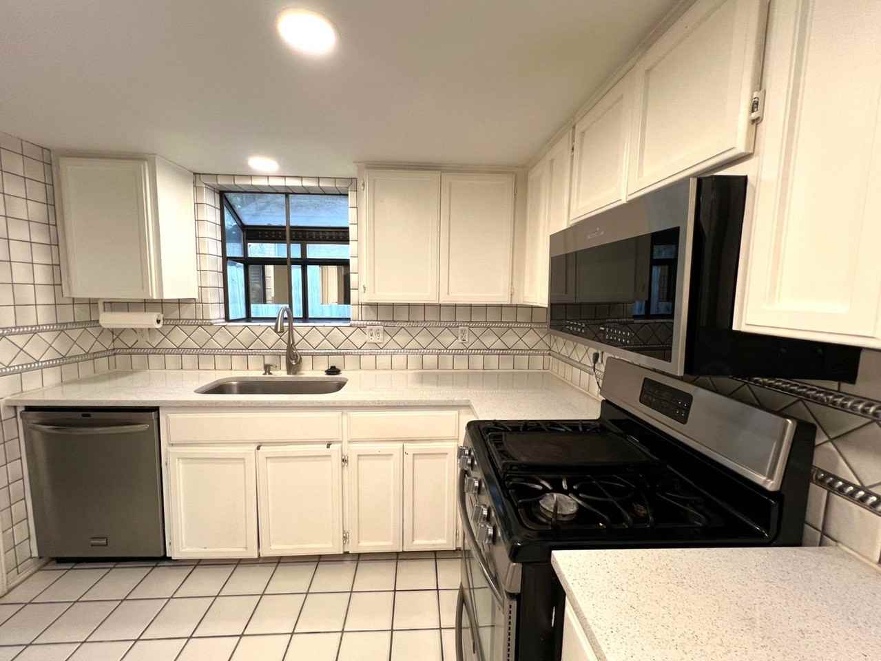 8423 Timber Bridge St - Photo 6 of 15
