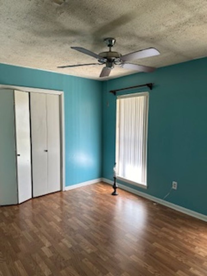 1327 Jackson St - Photo 2 of 11