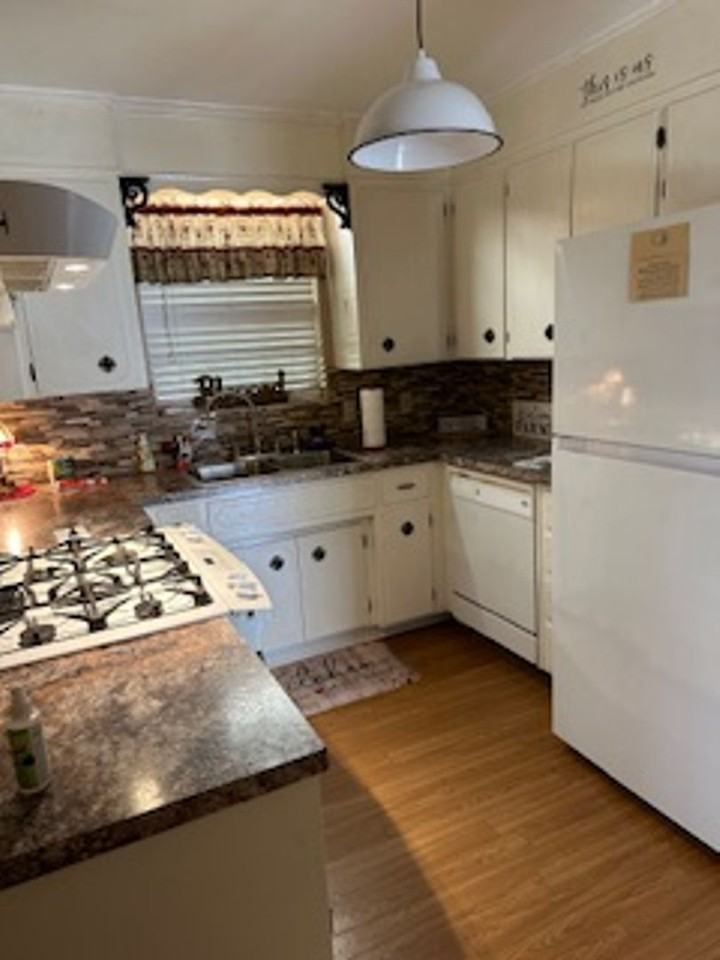 1327 Jackson St - Photo 3 of 11