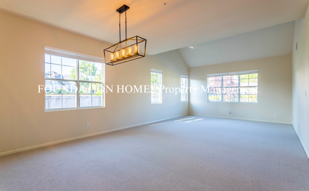 3 Lagoon Ct - Photo 7 of 23