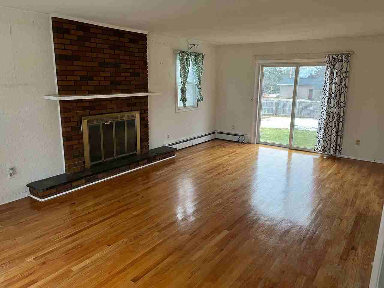 890 Essex Rd - Photo 2 of 15