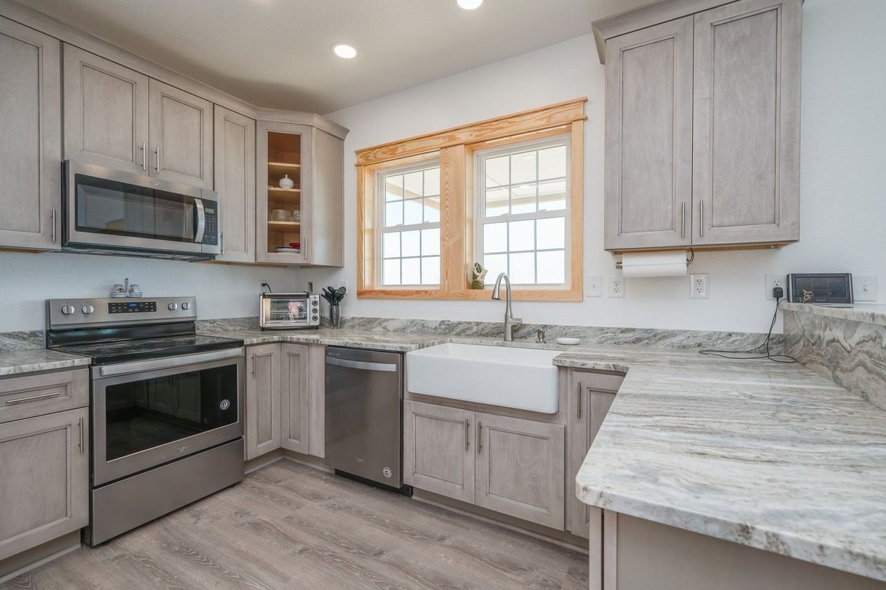 185 Cason Point Rd - Photo 3 of 23