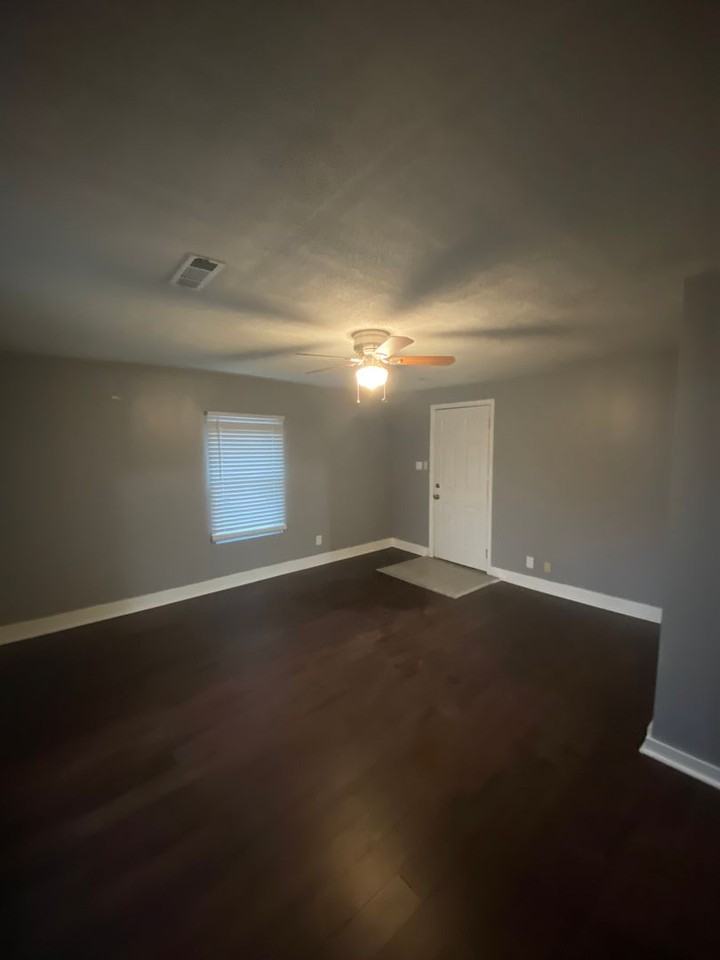5518 N Broadway St - Photo 3 of 14