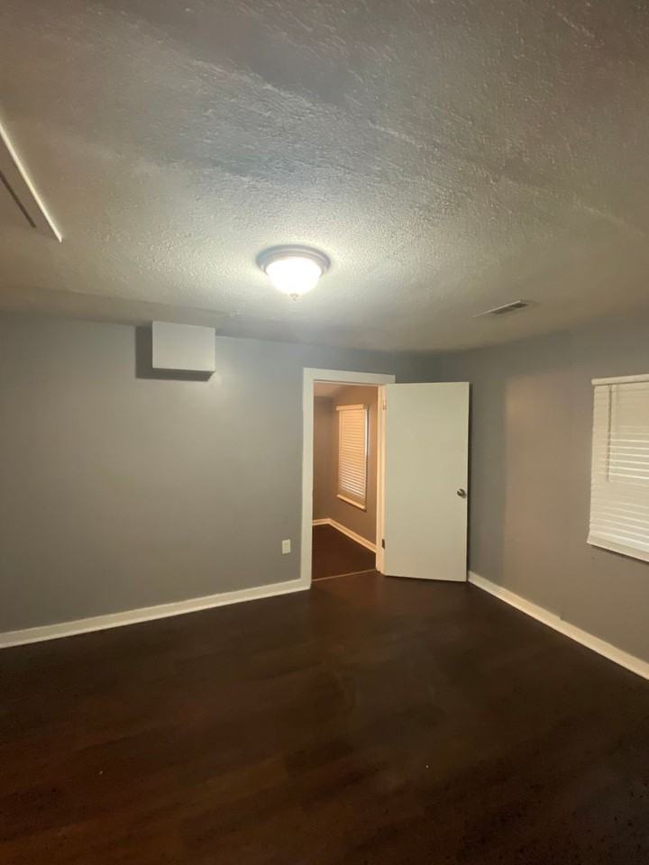 5518 N Broadway St - Photo 4 of 14