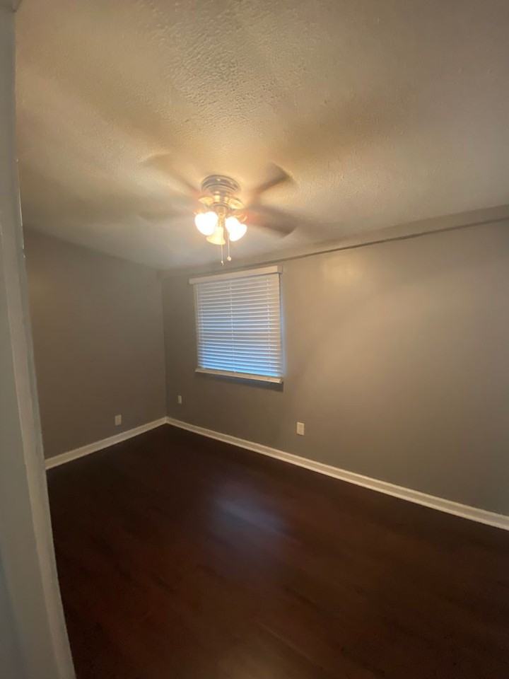 5518 N Broadway St - Photo 6 of 14