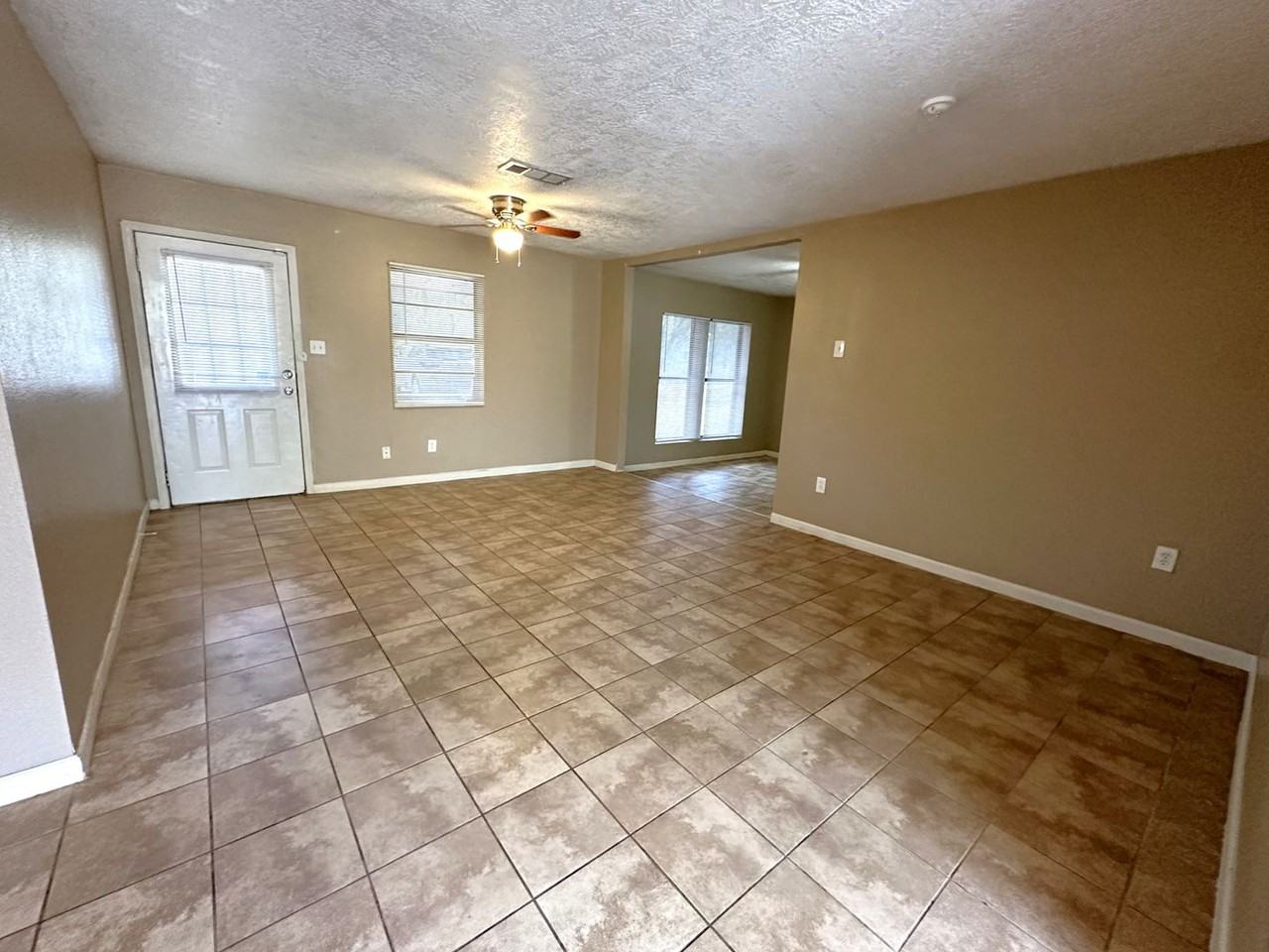 1038 S Fannin St - Photo 2 of 12