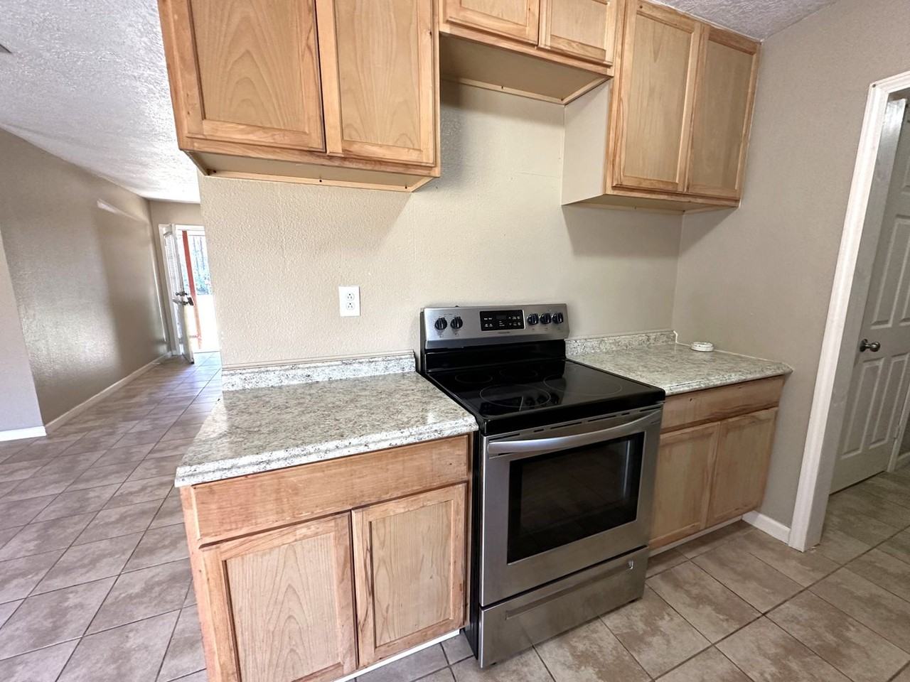 1038 S Fannin St - Photo 3 of 12