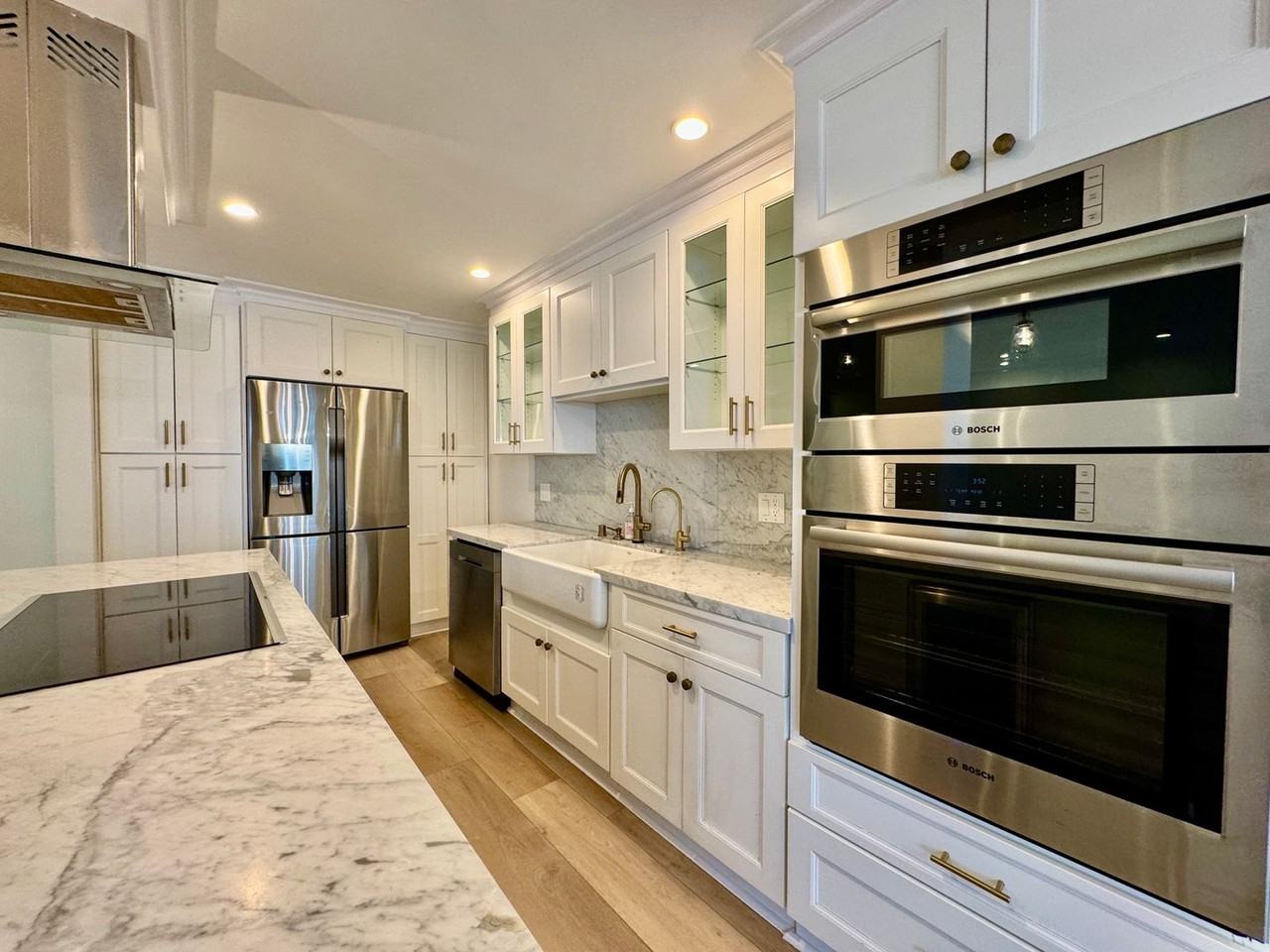 850 N Kings Rd - Photo 6 of 12