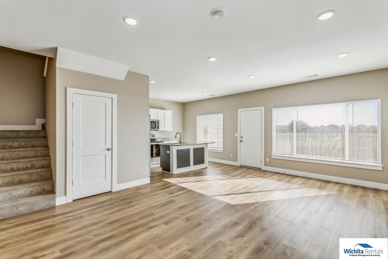 7327 E 34th St N - Photo 2 of 16