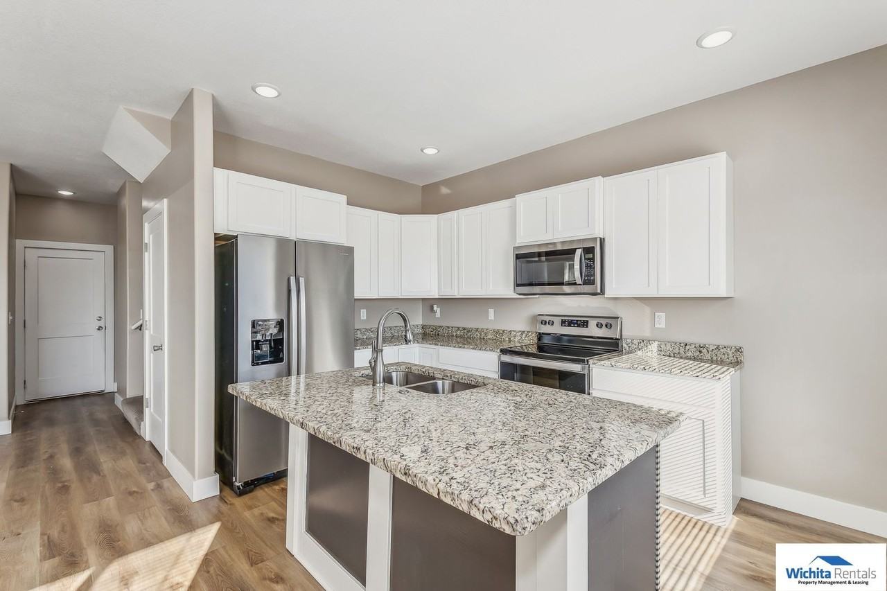 7327 E 34th St N - Photo 3 of 16