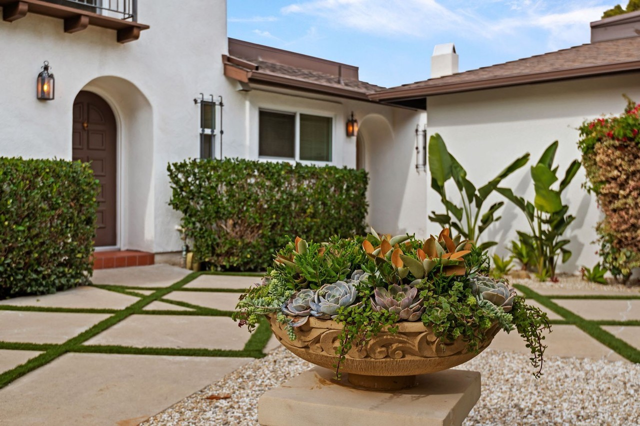 752 Casiano Dr #B - Photo 2 of 30