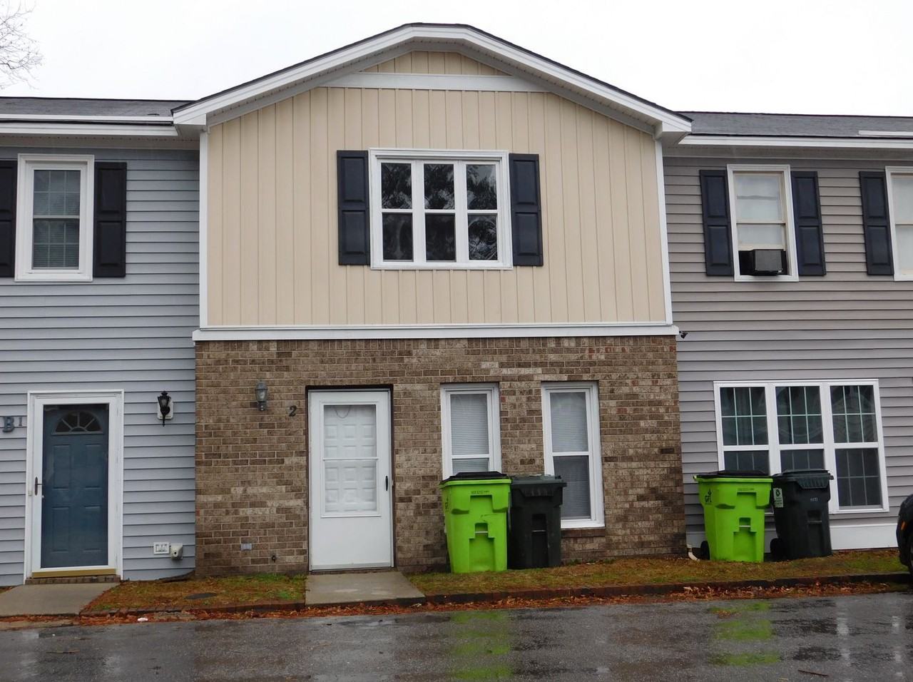 1104 Karen Dr - Photo 3 of 20