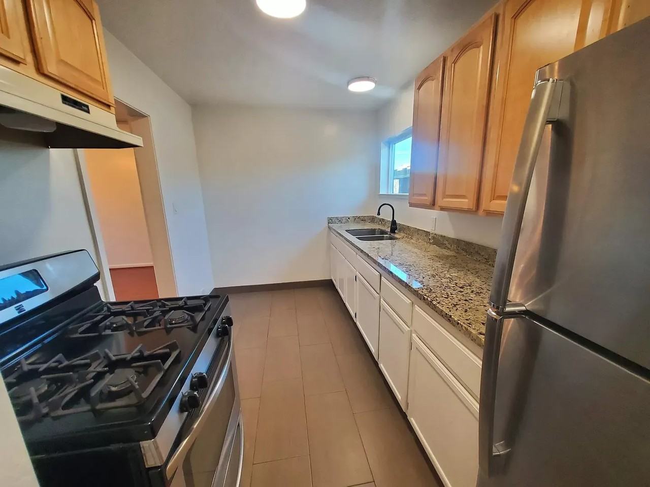 936 S 7th St - Photo 5 of 10