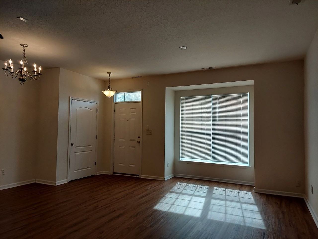 412 Teton Cir - Photo 3 of 13