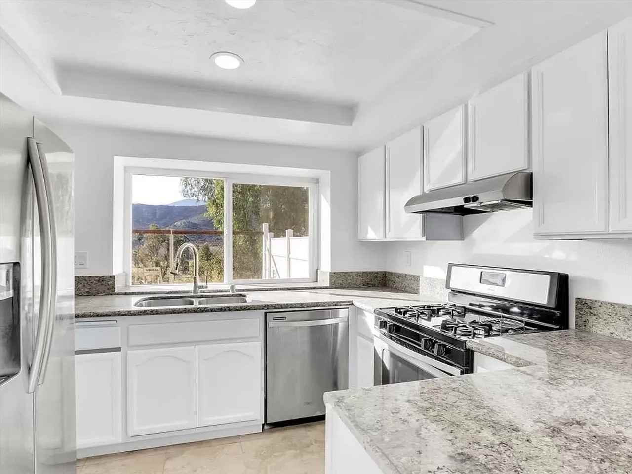 2524 Royal Saint James Dr - Photo 2 of 17