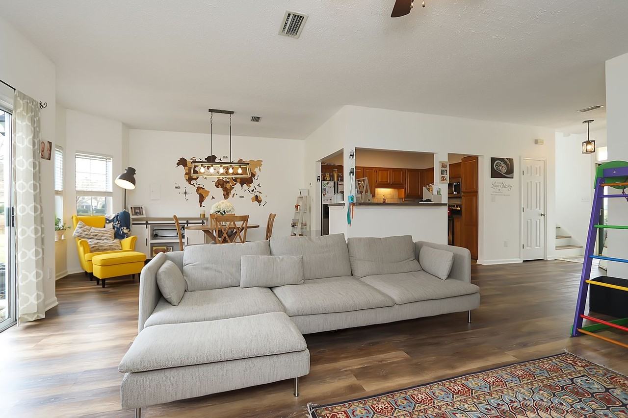 1356 Lake Dr - Photo 4 of 25