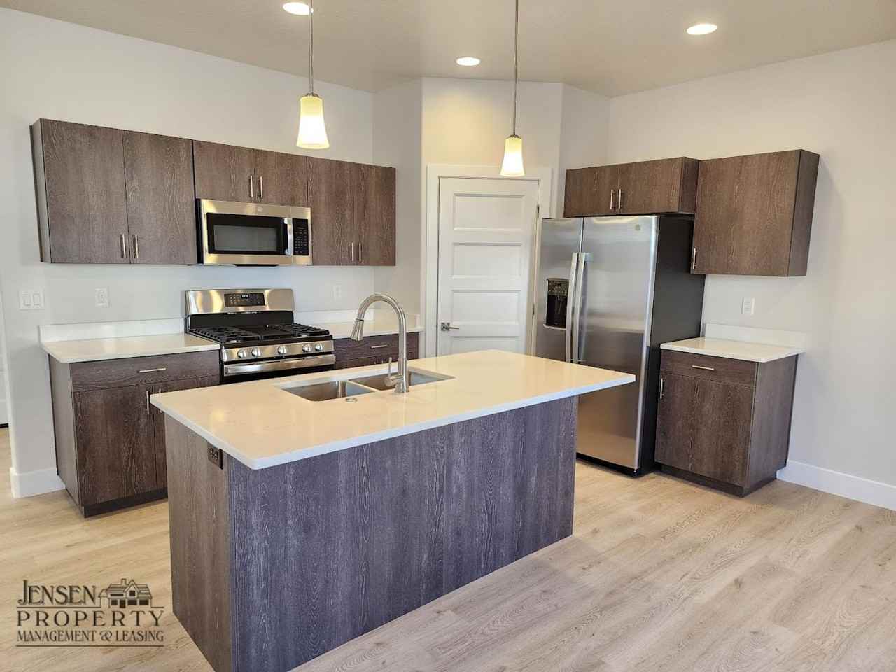 653 Elmbrook Drive - Photo 5 of 27