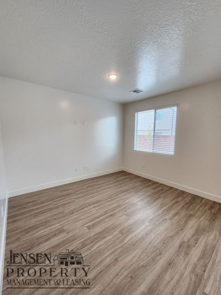 5906 S Legolas Ln - Photo 4 of 31