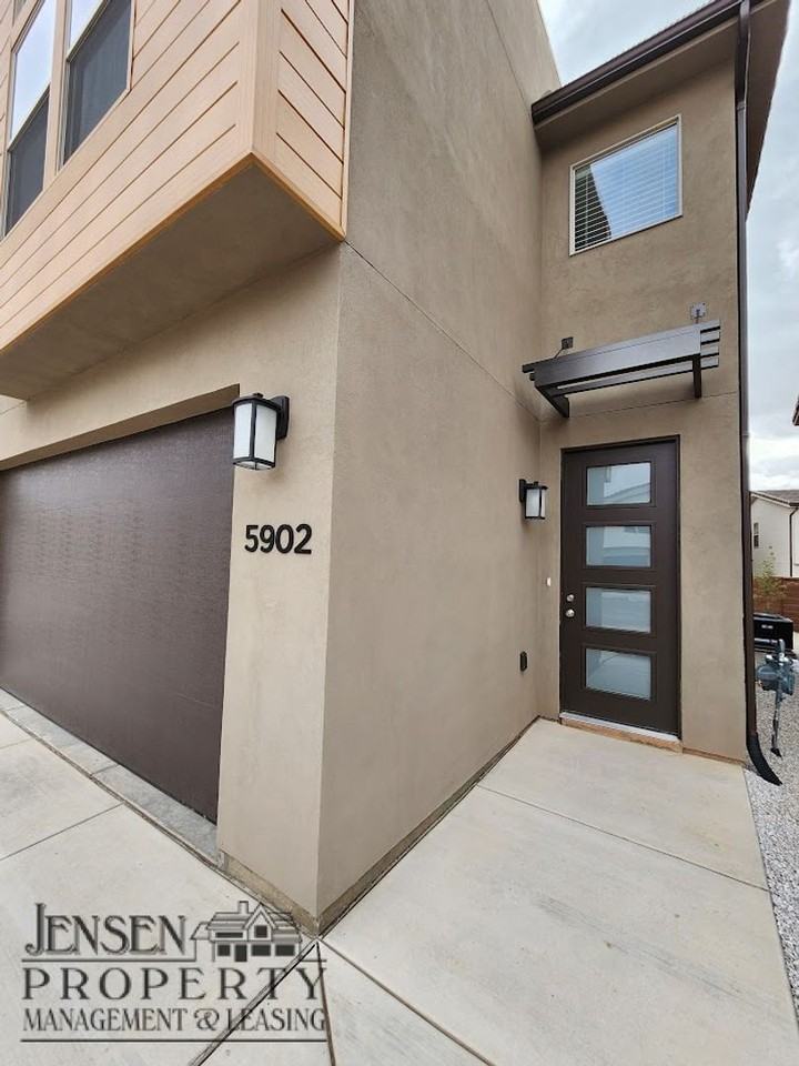 5902 S Legolas Ln - Photo 2 of 31