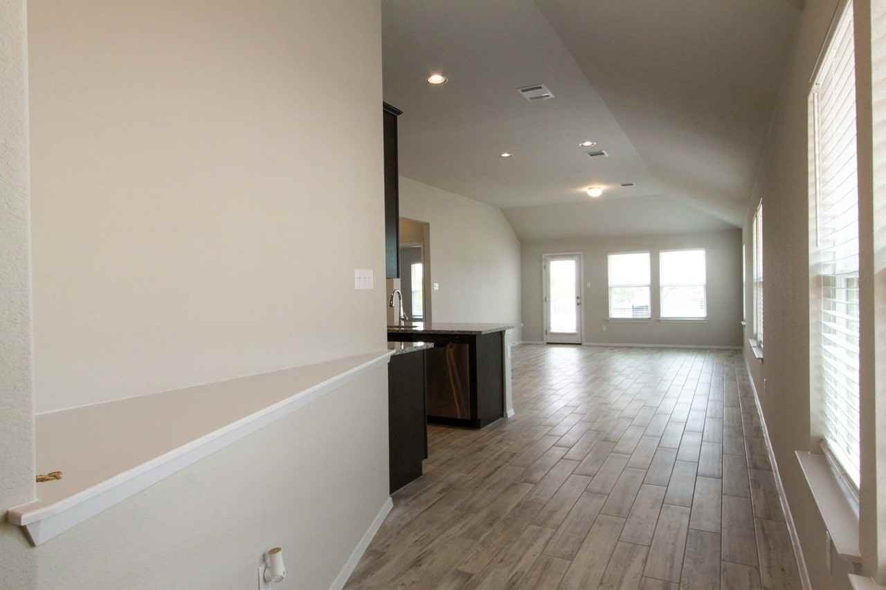 1212 Low Branch Ln - Photo 4 of 33