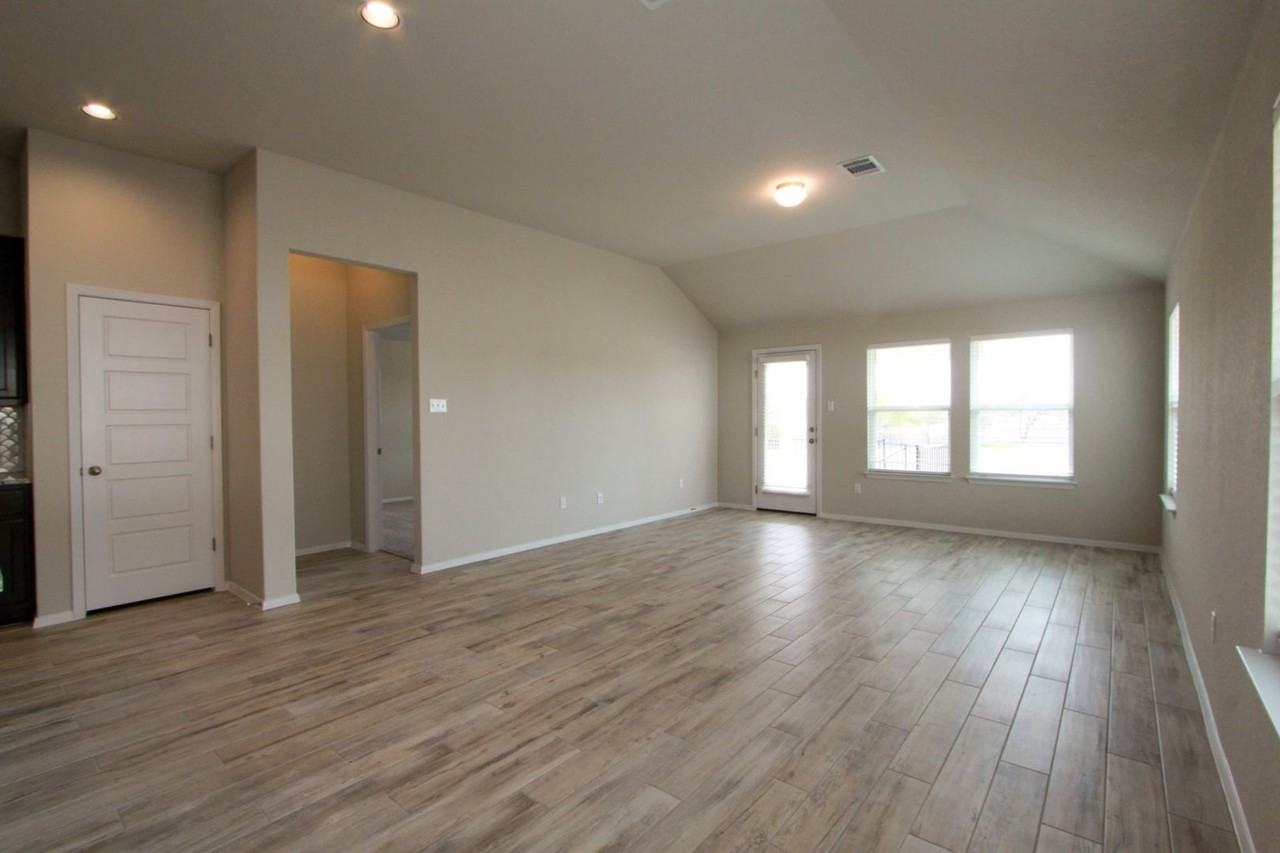 1212 Low Branch Ln - Photo 5 of 33